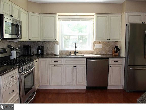 3rd image of 3306 Cross Country Dr