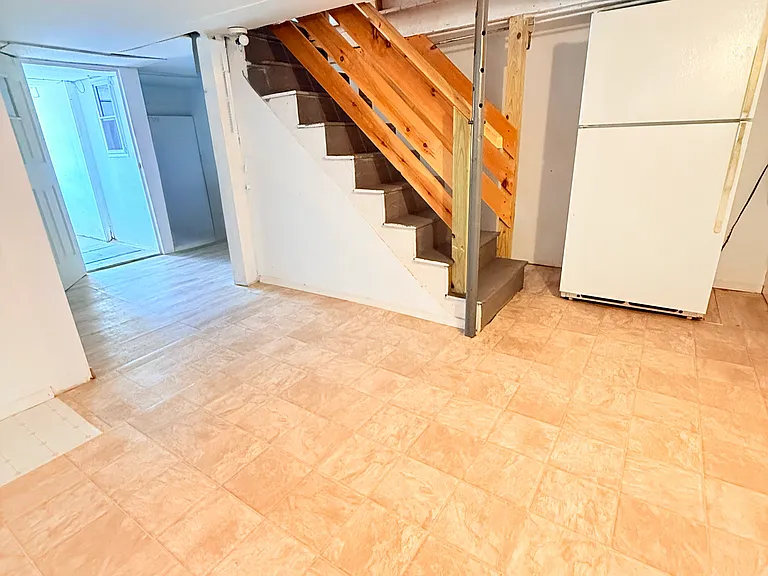 216 N Main St — Photo 15