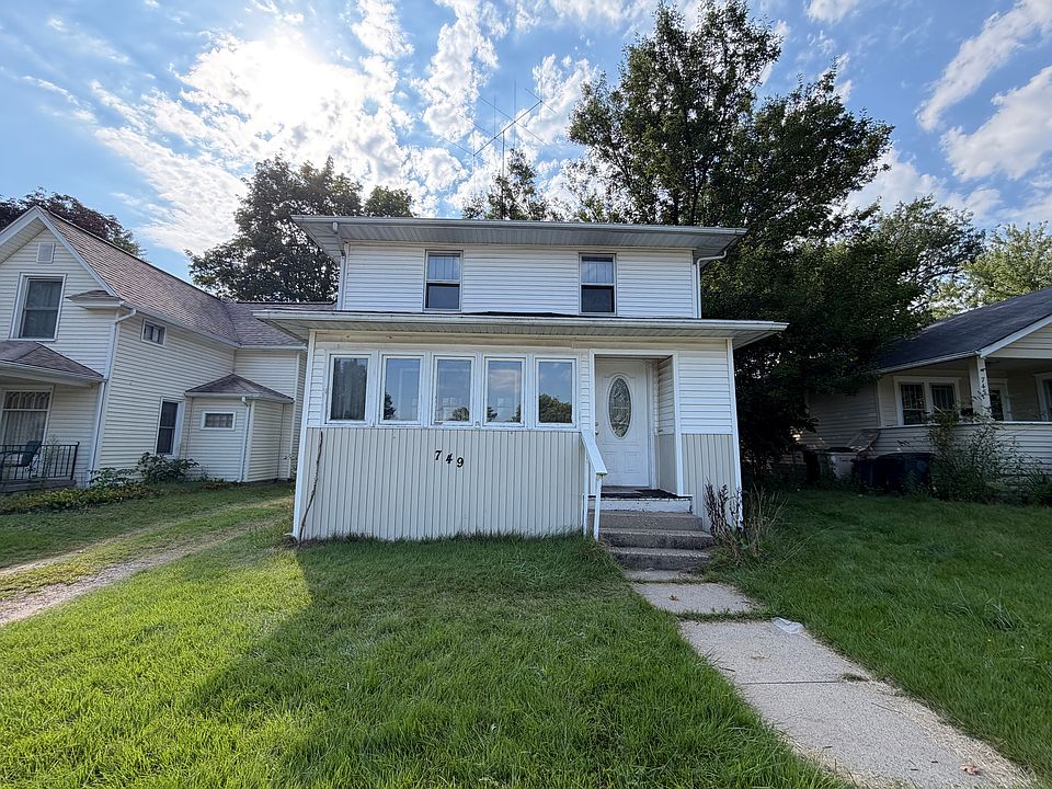1st image of 749 S 28th St