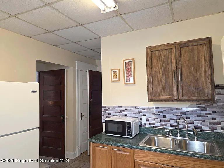 1706 E Gibson St — Photo 11