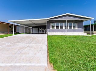 5633 Cheyenne St, Zephyrhills, FL 33542