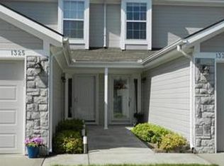 1327 NW Hidden Ridge Cir, Blue Springs, MO 64015