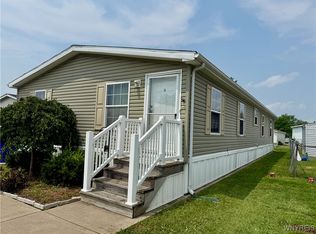 1218 Maplewood Dr, Lockport, NY 14094