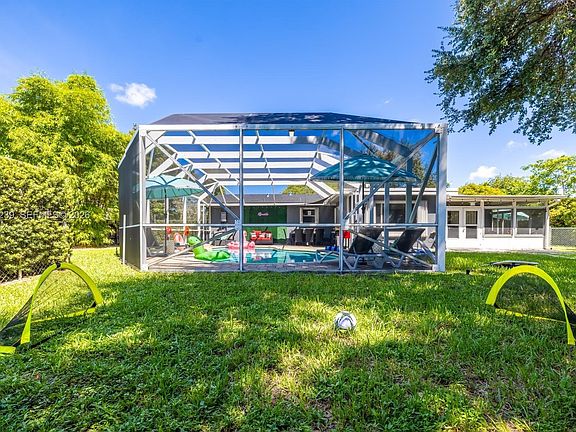 3rd image of 312 N Luna Ct