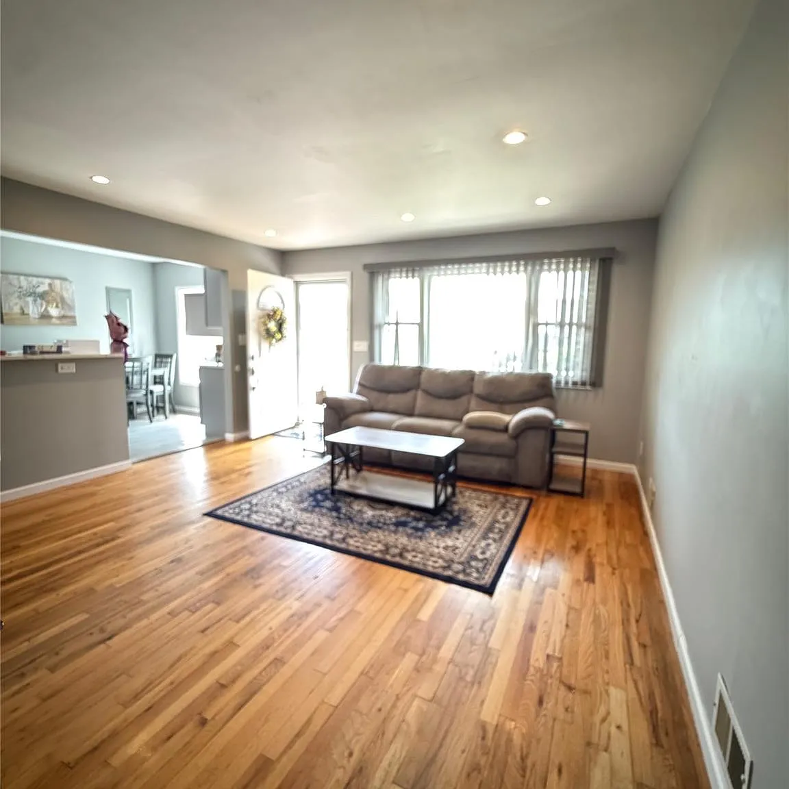 4 bed, 1.0 bath, 1123 sqft, $3,900 — Photo 4