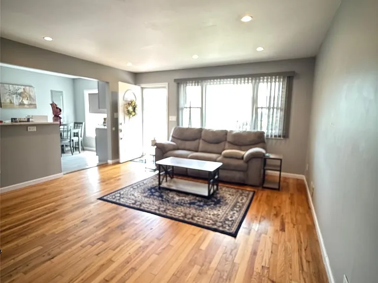 82 E Hollywood Ave — Photo 4