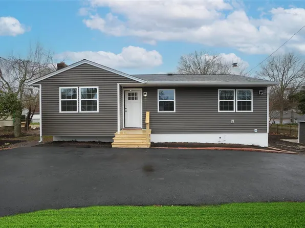 6 Cherry Avenue, Holtsville, NY 11742