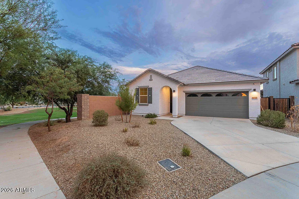 4 bed, 2.0 bath, 1695 sqft, $2,400 — Photo 2