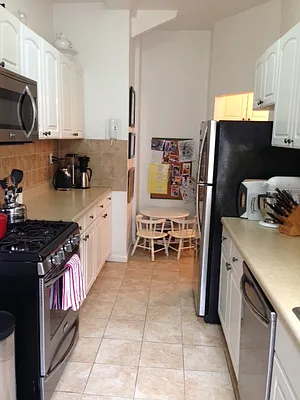 Rented by Moises Farhart, LREB | media 24