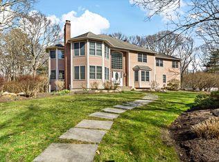 25 Dale Hill Dr, Saunderstown, RI 02874