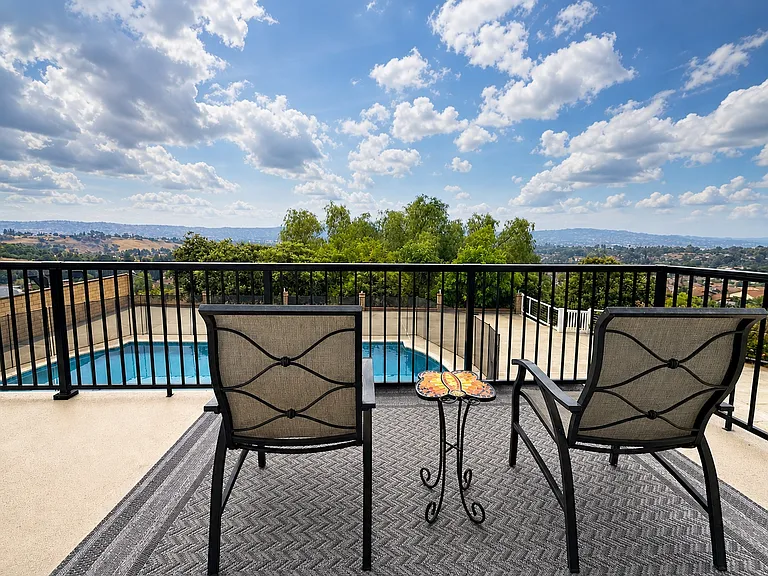 19044 Summit Ridge Dr — Photo 40