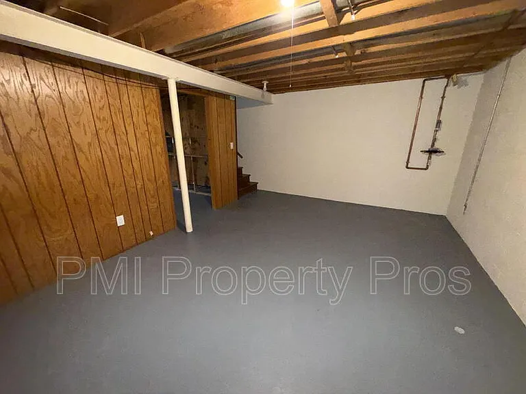 8148 S 88th St — Photo 13
