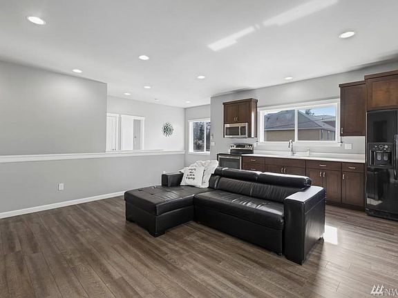 2nd kitchen with flex space