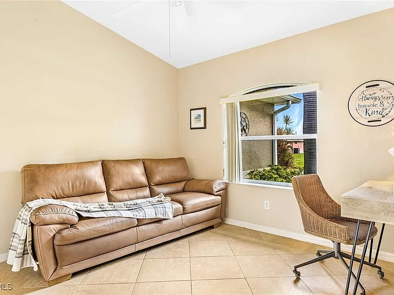 4226 SW 14th Pl — Photo 8