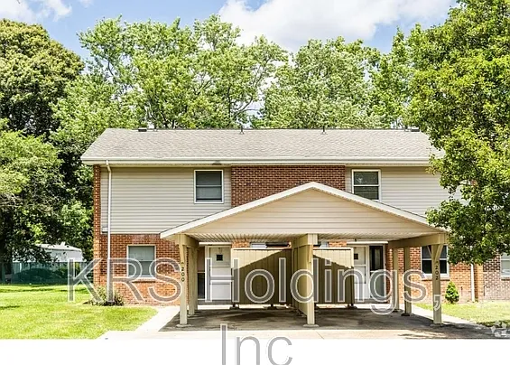 210 Albatross St — Photo 1