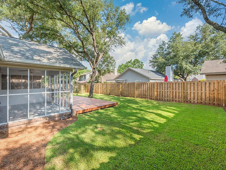 305 Parkwood Pl — Photo 35