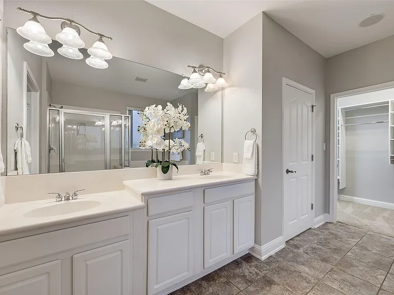 10400 Roy Butler Dr — Photo 22
