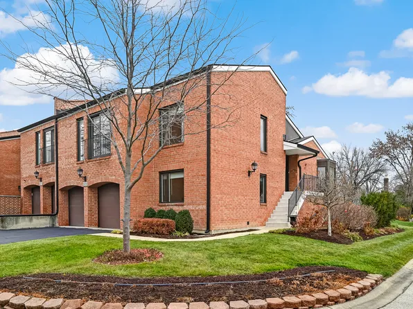 2S719 Williamsburg Ct, Oak Brook, IL 60523