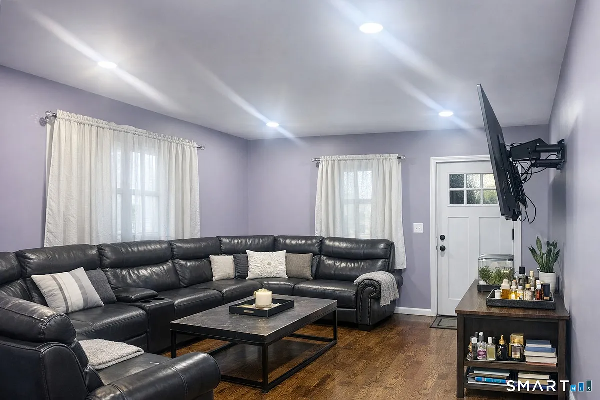 Building Photo - 587 Brooks St #ST FLOOR