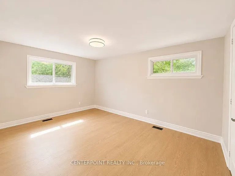 12 Hobart Dr — Photo 7