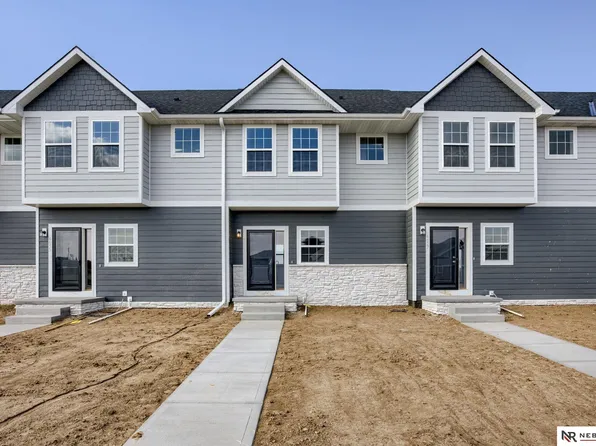 4627 Leawood Ct, Papillion, NE 68133