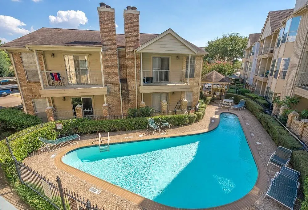 2 bed, 1.0 bath, 975 sqft, $1,500 — Photo 3