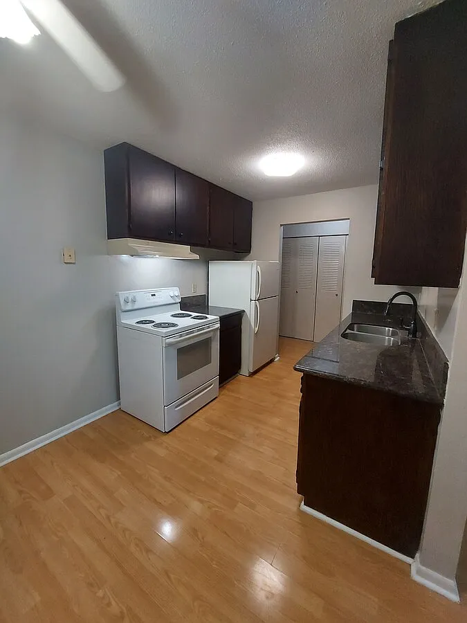 Marydale Lakeview Apartments — Photo 2