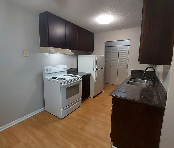 Marydale Lakeview Apartments — Photo 1