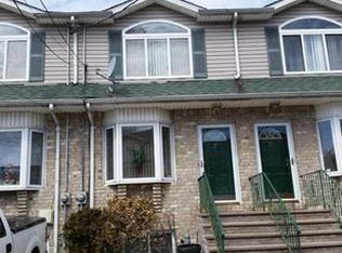 21 Guinevere Ln, Staten Island, NY 10310
