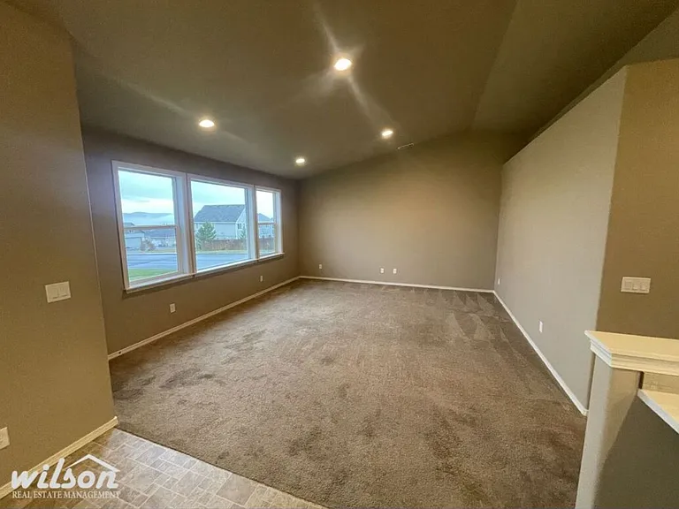 5300 Sage Way — Photo 8