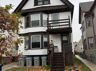 Spacious 2BR/1BA in Prime East Side Location Free Laundry + Rest of August Rent-Free, Milwaukee, WI 53202