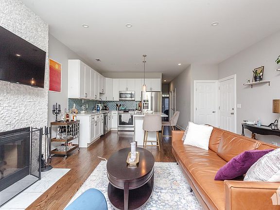 2nd image of 857 W Wrightwood Ave #3