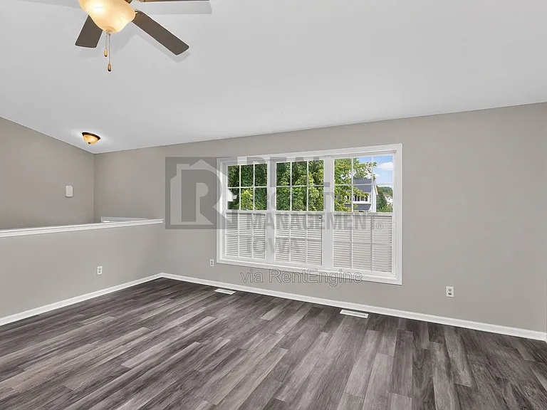 1229 E 18th St — Photo 5