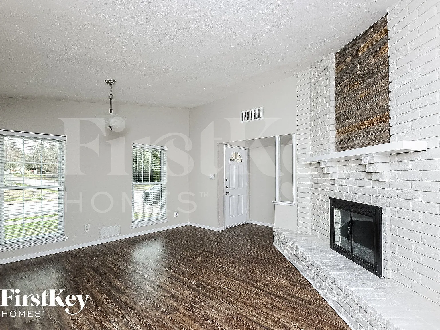 3 bed, 2.0 bath, 1447 sqft, $1,930 — Photo 3