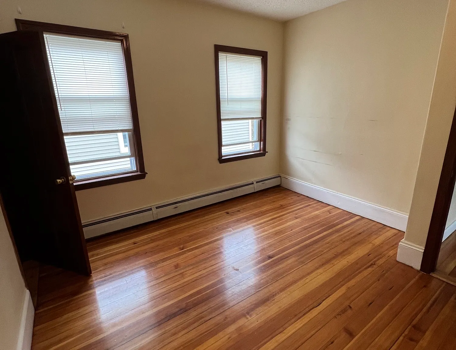 3 bed, 9999 sqft, $3,200 — Photo 3