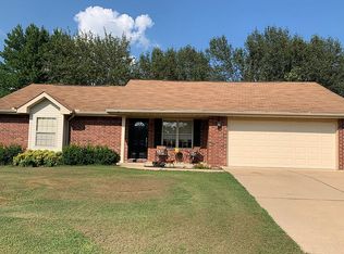 303 Clearbrook Ln, Mountain Home, AR 72653