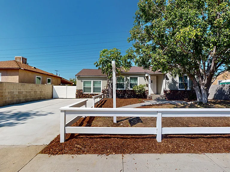 7827 Rhodes Ave — Photo 32