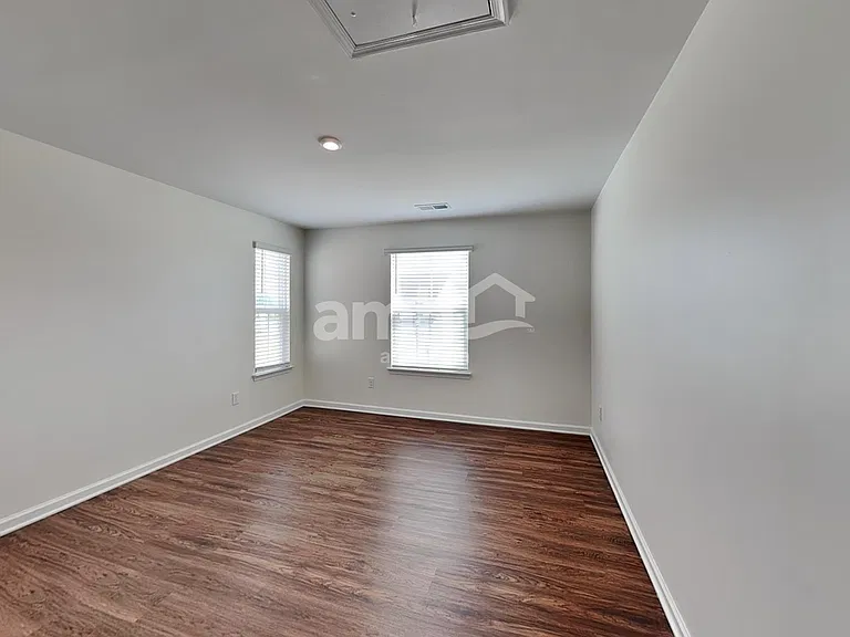 553 Larragan Dr — Photo 20