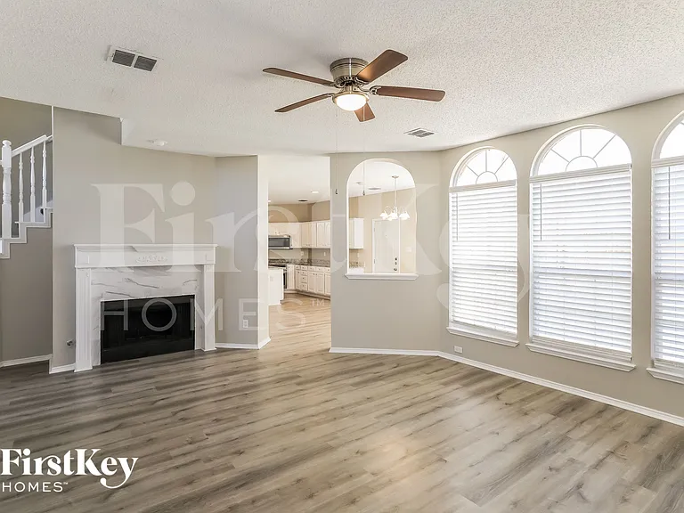 5210 Orlando Cir — Photo 2