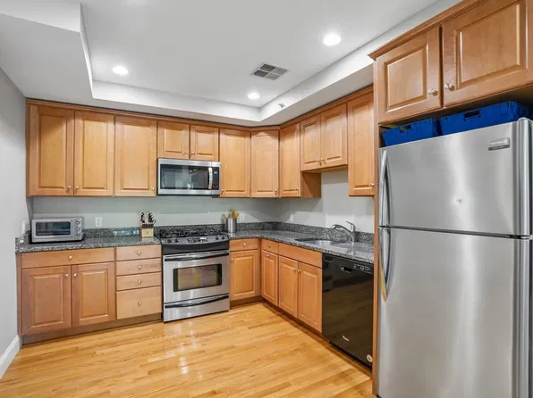328 Copeland St APT 3A, Quincy, MA 02169
