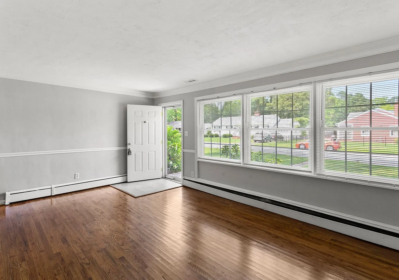 Charming Renovated 3-Bedroom Home in Riverside Near CNU & Mariner's Museum — Photo 2