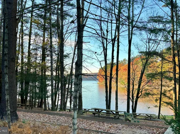 175 Laurel Trl #175, Greentown, PA 18426