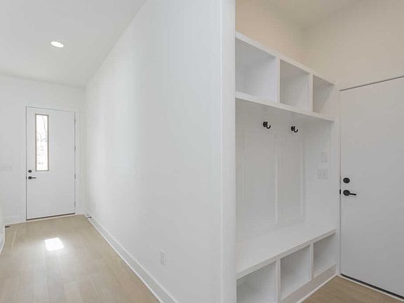 4th image of 836 Goff St