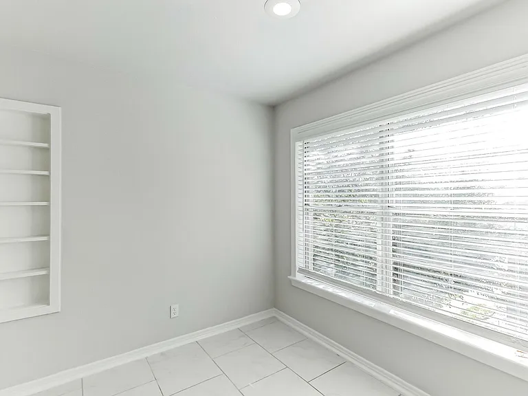 6202 Gaston Ave — Photo 15