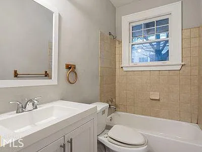 1424 Hartford Ave SW — Photo 14