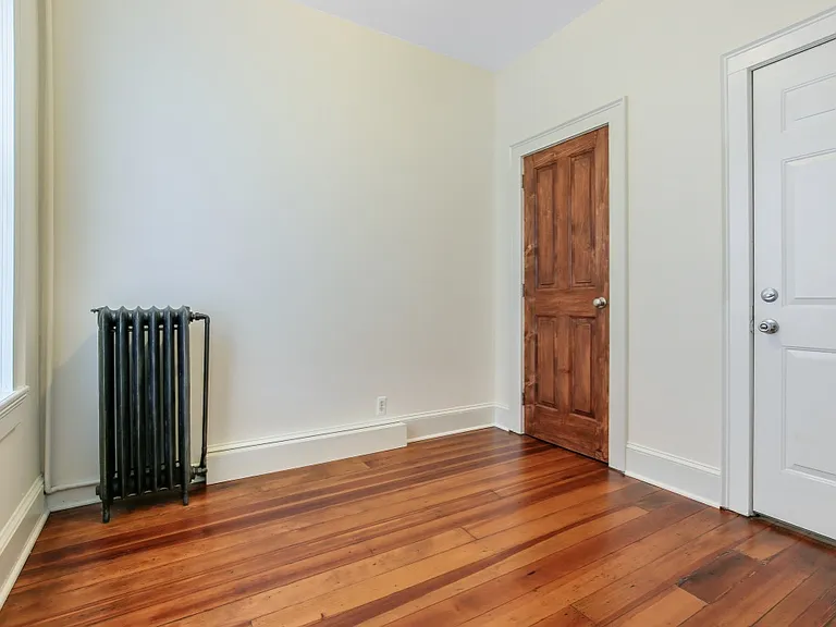 Pine St — Photo 10