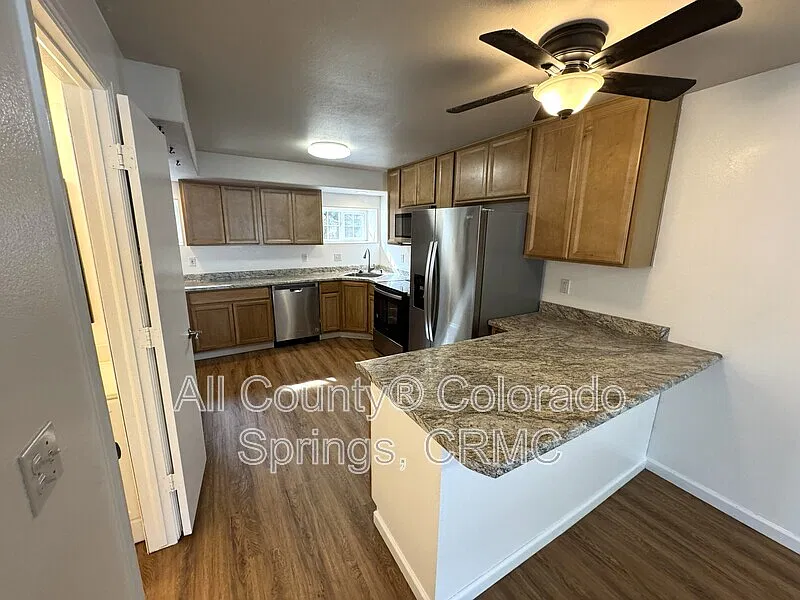 2 bed, 1.0 bath, 832 sqft, $1,395 — Photo 3