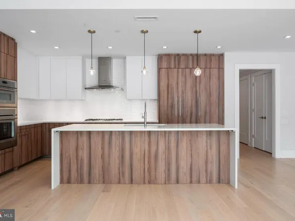 16 Bakers Walk #104, Alexandria, VA 22314