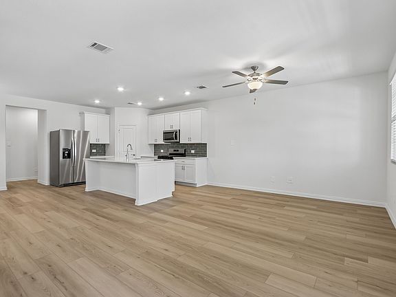 3rd image of 2612 Arches Ln