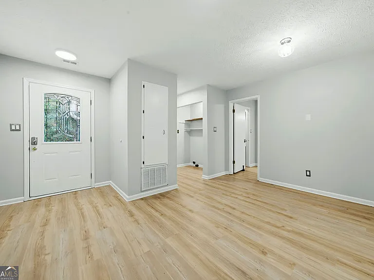 210 Meadow Run — Photo 3